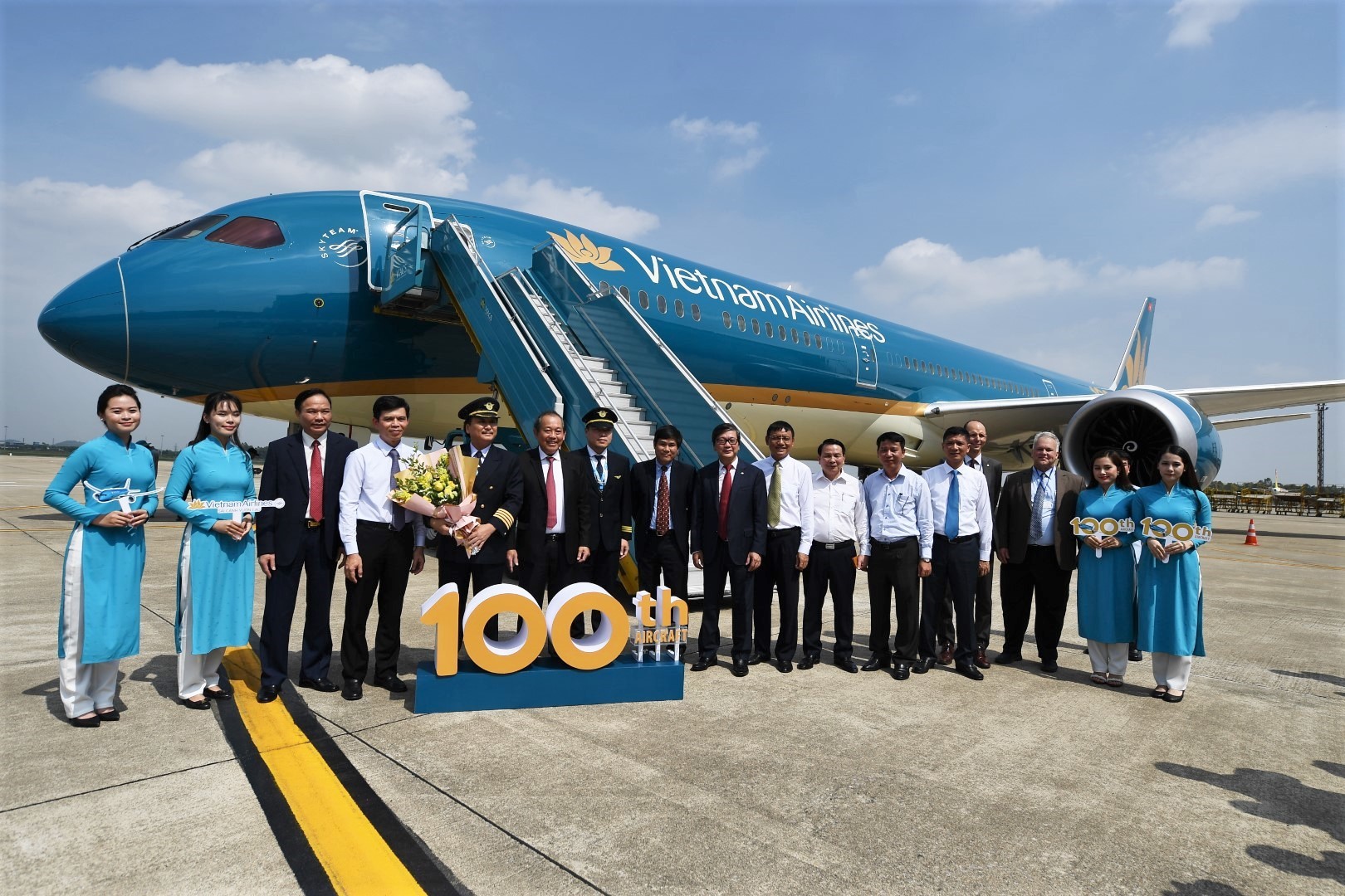 Boeing 787-10 ủa Vietnam Airlines. Taxi Nội Bài 0942668885
